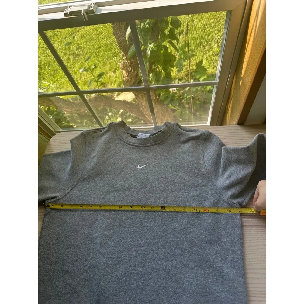 Nike Womens Dri-FIT Gray Crewneck Sweatshirt Embroidered Mini Swoosh Size M